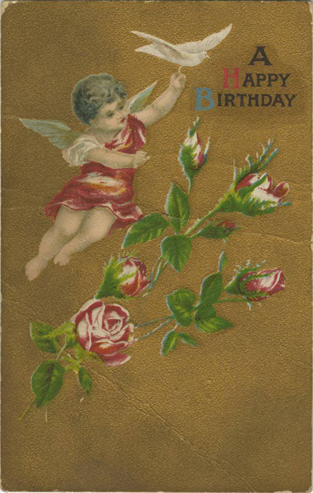 Eine nostalgische Geburtstagskarte mit einem Amor in einem weißen Kleid mit Flügeln, der eine Taube und einen Strauß blühender roter Rosen mit grünen Blättern hält, begleitet von handgeschriebenen Geburtstagswünschen.