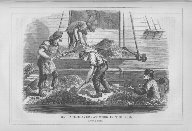 Schwarz-weißes Bild von Menschen in einem Pool mit Schaufeln, mit Text unten: "Ballast-Heavens bei der Arbeit im Pool".