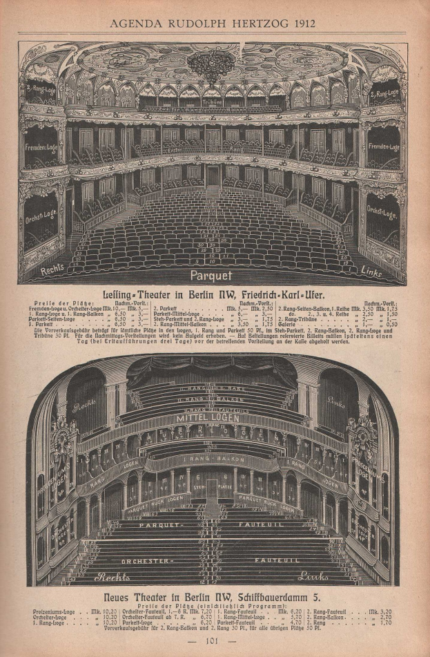 Schwarz-weiß-Illustration einer alten Buchseite mit einer detaillierten Zeichnung eines großen Berliner Auditoriums aus dem Jahr 1912, begleitet von Text, der das Layout des Theaters beschreibt.