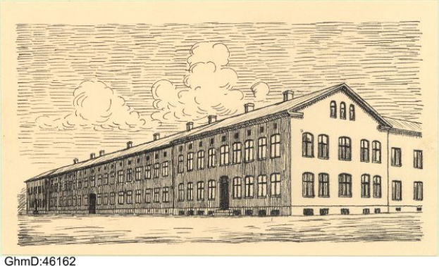 Eine Zeichnung eines großen Fabrikgebäudes mit Rauch, der aus ihm herauskommt, mit einem prominenten Eingang und mehreren Fenstern, mit Text unten.