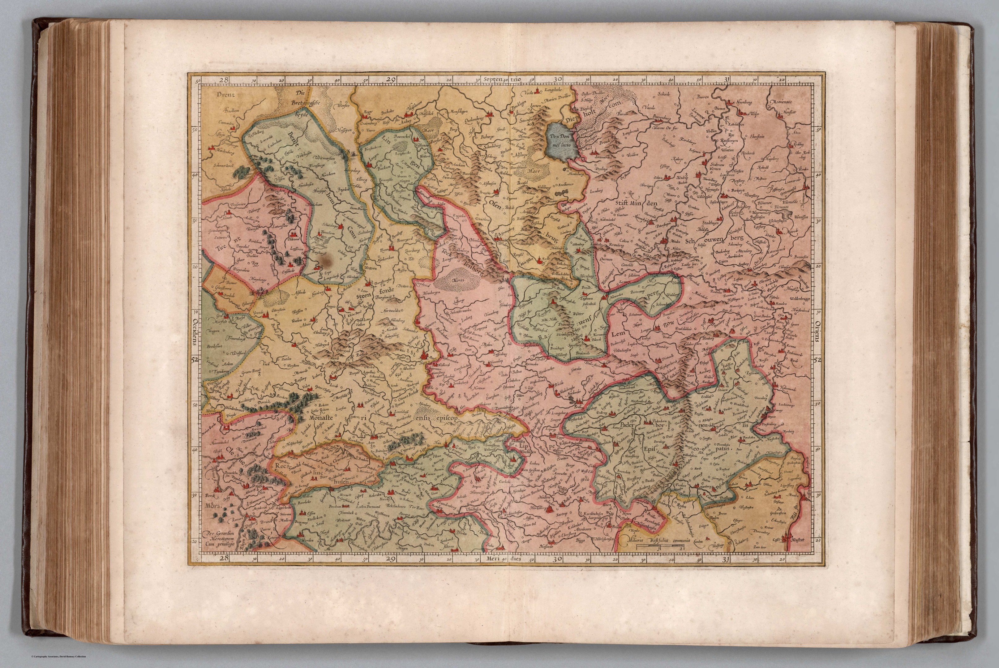 Offenes Buch zeigt detaillierte Karte von Deutschlands Regionen.