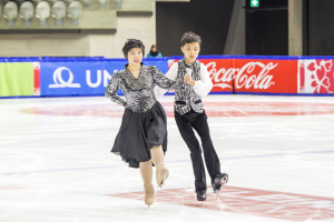 Neusser Schlittschuh-Klub        With Ice Skating Musical into Wonderland