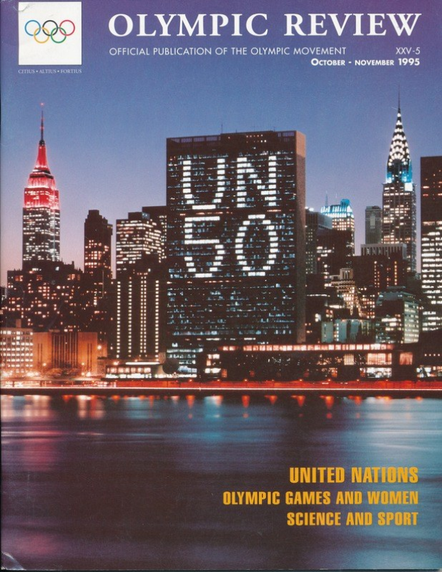 Titelbild von "Olympic Review Official Publication of the Olympic Movement" mit einer Stadtansicht, Gebäuden, Lichtern und Wasser sowie dem Text "United Nations Olympic Games and Women Science and Sport".